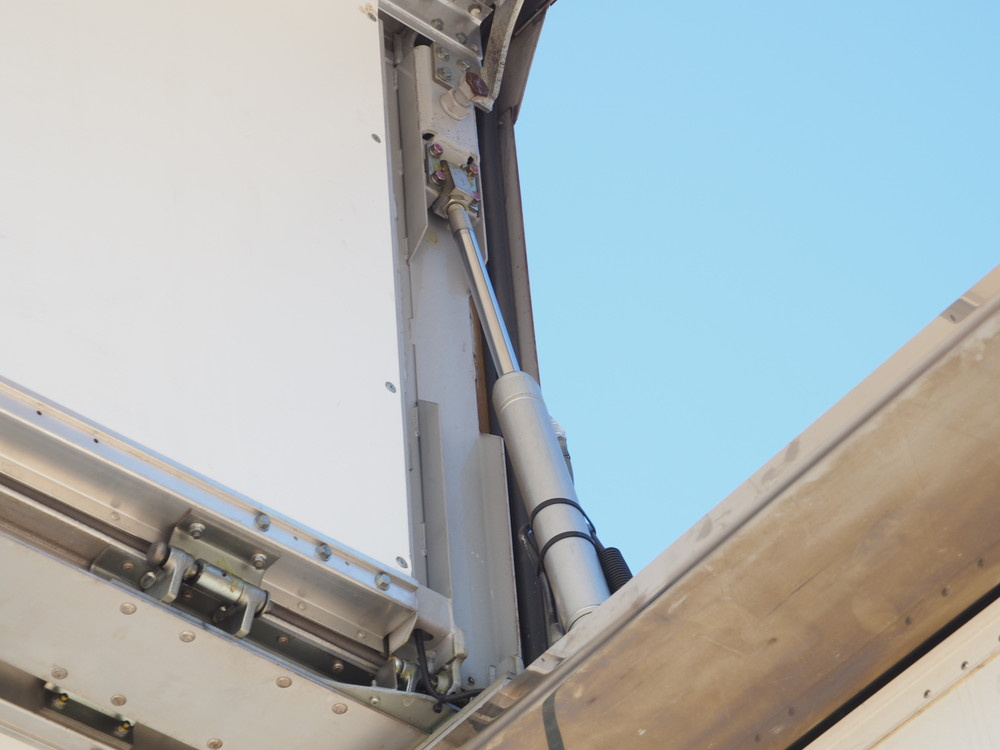 いすゞ ギガ ウイング車 大型 QKG-CYJ77A 年式 H26[写真26]