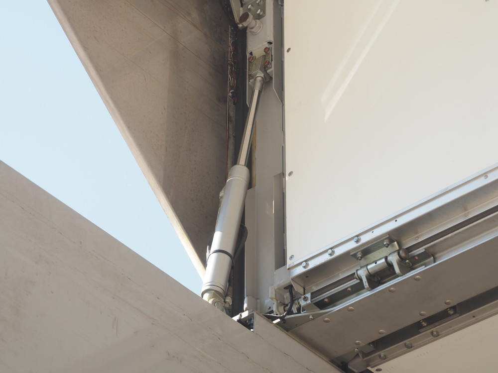 いすゞ ギガ ウイング車 大型 QKG-CYJ77A 年式 H26[写真25]