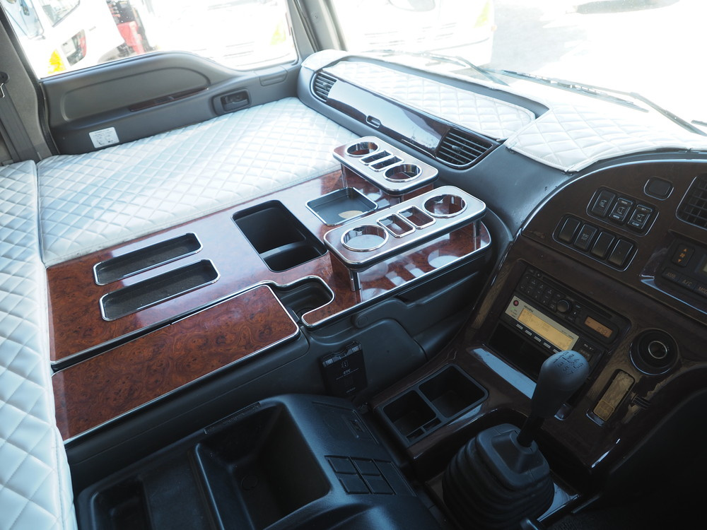 いすゞ ギガ ウイング車 大型 QKG-CYJ77A 年式 H26[写真51]