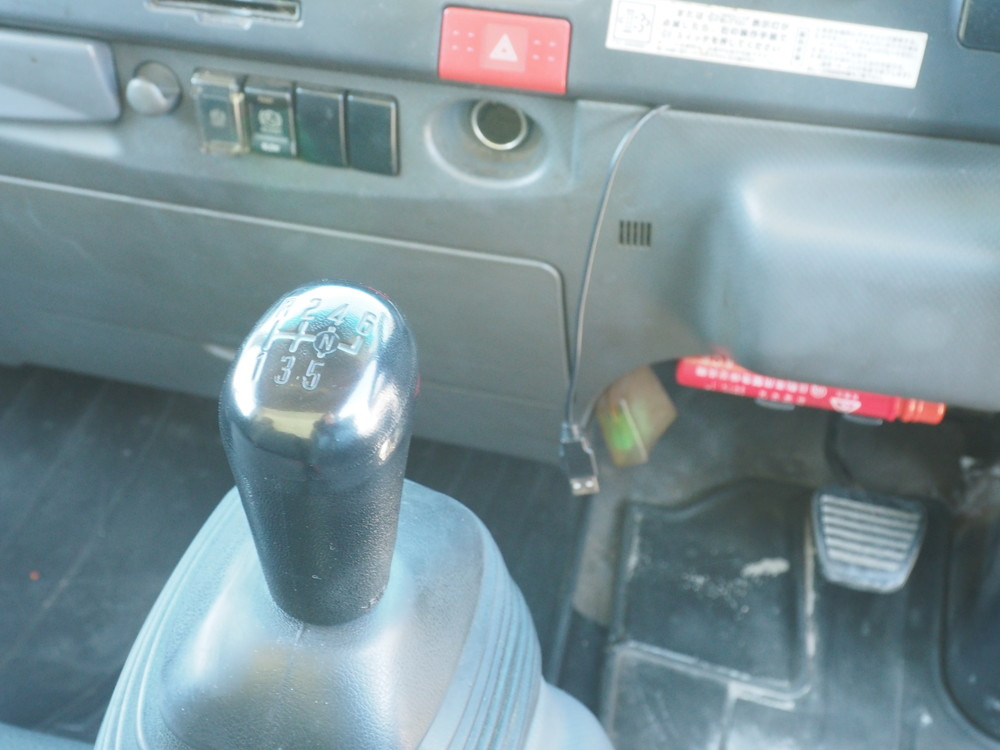 いすゞ エルフ バン車 小型 TKG-NMR85AN 年式 H26[写真34]