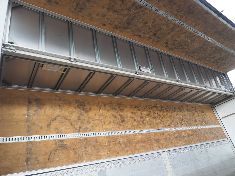 いすゞ ギガ ウイング車 大型 QKG-CYJ77A 年式 H26[写真24]