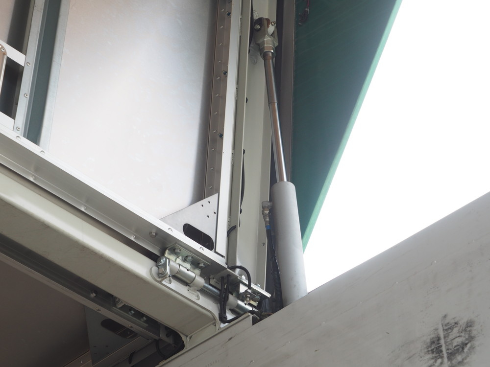 いすゞ ギガ ウイング車 大型 QKG-CYJ77A 年式 H26[写真15]