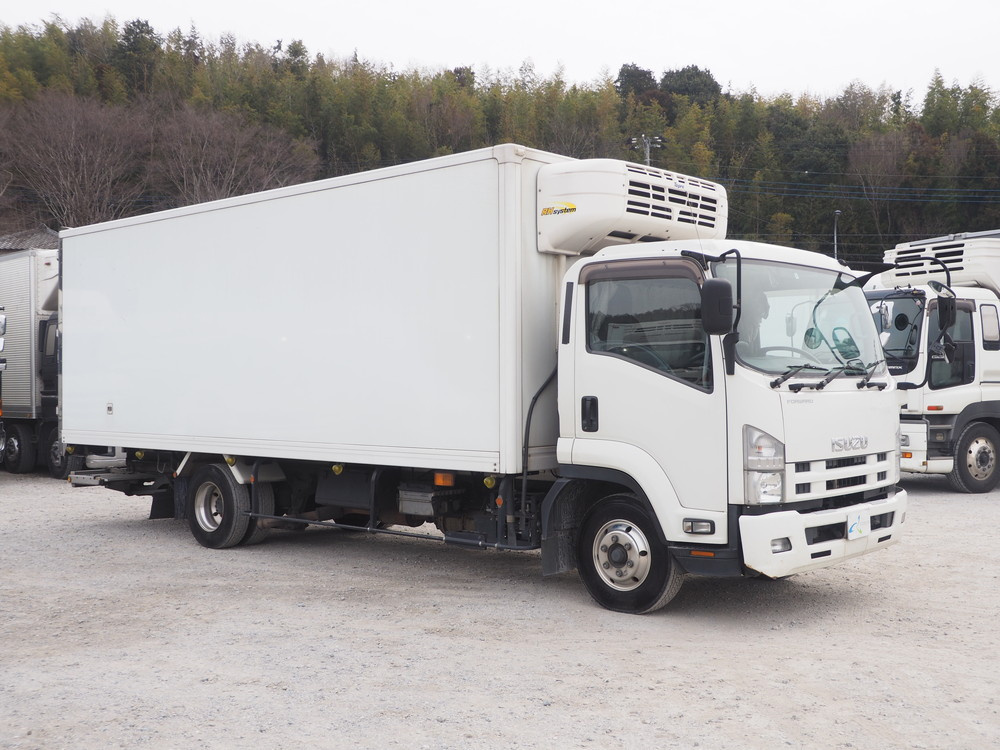 いすゞ フォワード 冷凍バン 中型 TKG-FRR90T2 年式 H26[写真04]
