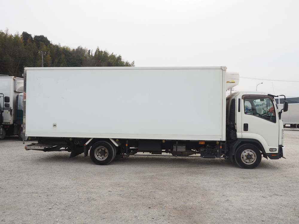 いすゞ フォワード 冷凍バン 中型 TKG-FRR90T2 年式 H26[写真09]