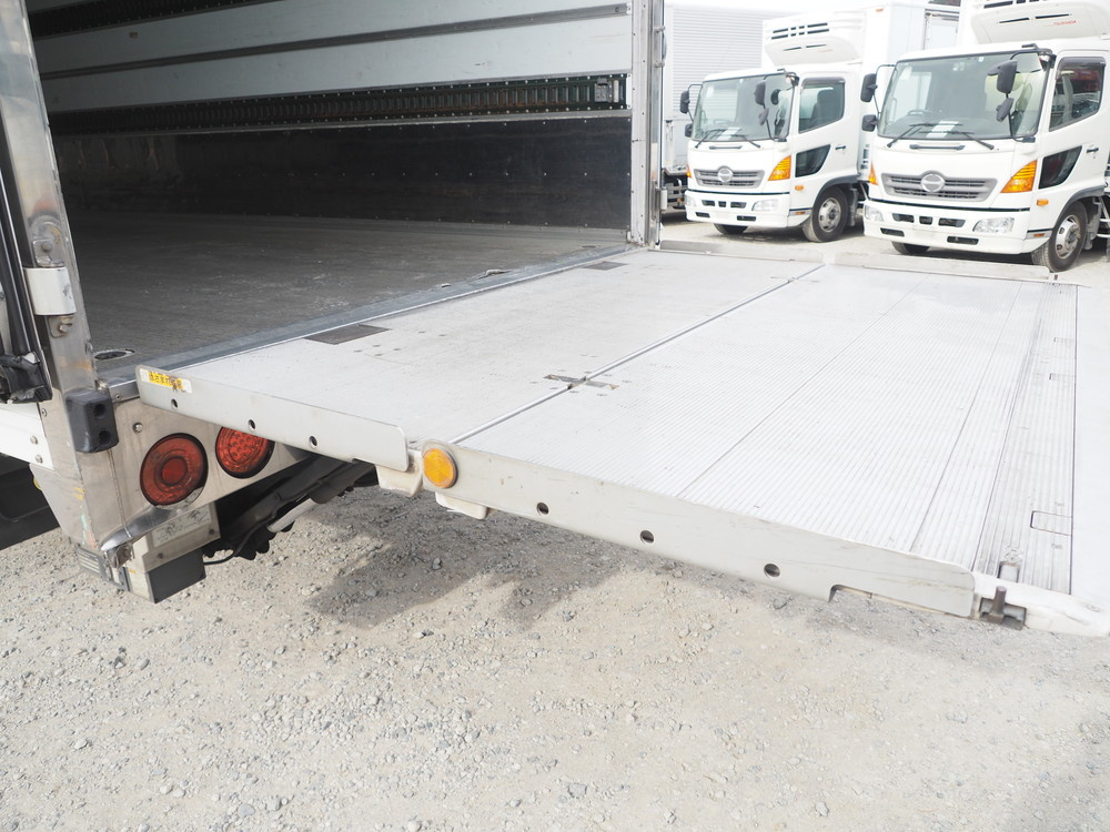 いすゞ フォワード 冷凍バン 中型 TKG-FRR90T2 年式 H26[写真24]