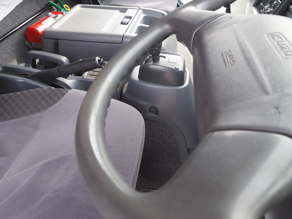 いすゞ フォワード 冷凍バン 中型 TKG-FRR90T2 年式 H26[写真28]