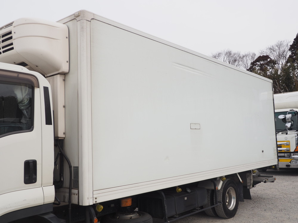 いすゞ フォワード 冷凍バン 中型 TKG-FRR90T2 年式 H26[写真13]