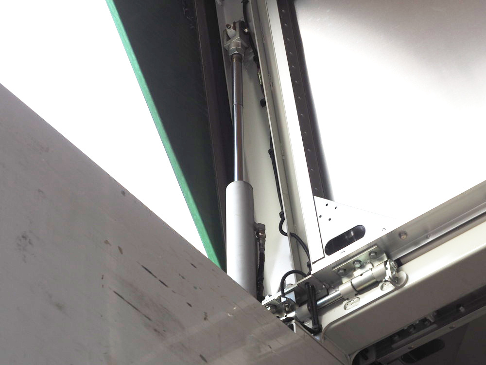 いすゞ ギガ ウイング車 大型 QKG-CYJ77A 年式 H26[写真20]