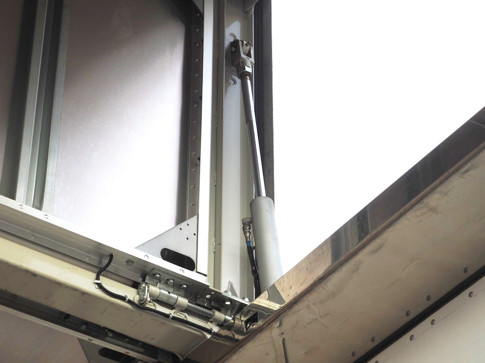 いすゞ ギガ ウイング車 大型 QKG-CYJ77A 年式 H26[写真21]