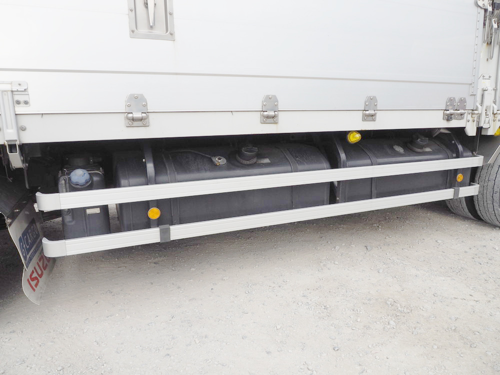 いすゞ ギガ ウイング車 大型 QKG-CYJ77A 年式 H26[写真18]