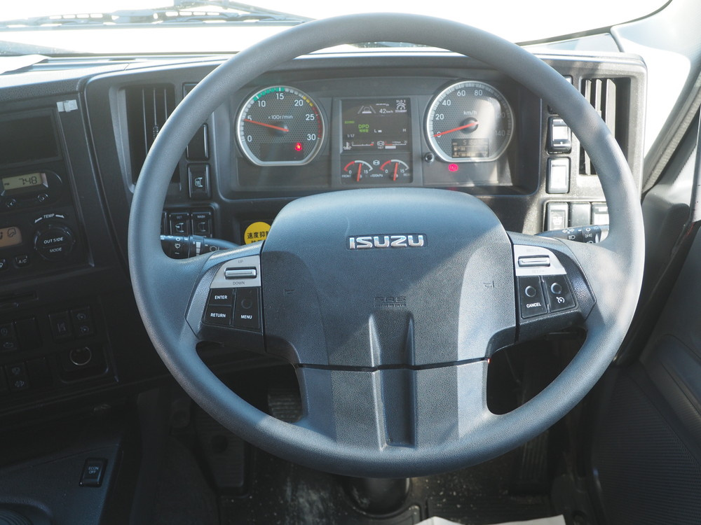いすゞ ギガ ウイング車 大型 QKG-CYJ77B 年式 H28[写真17]