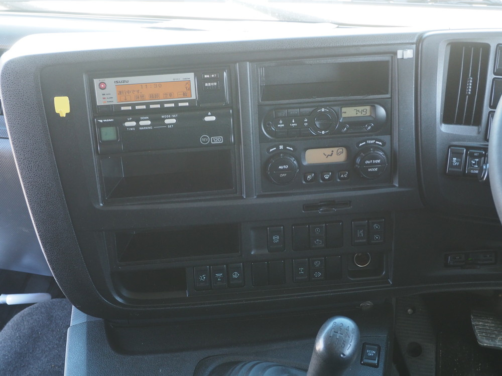 いすゞ ギガ ウイング車 大型 QKG-CYJ77B 年式 H28[写真21]