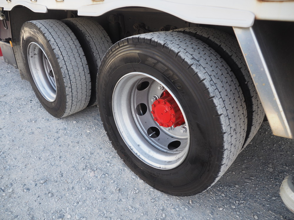 いすゞ ギガ ウイング車 大型 QKG-CYJ77A 年式 H27[写真46]