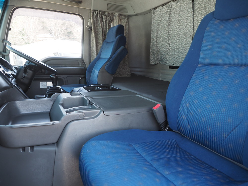 いすゞ ギガ ウイング車 大型 QKG-CYJ77A 年式 H27[写真40]