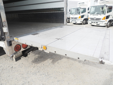 いすゞ フォワード 冷凍バン 中型 TKG-FRR90T2 年式 H26 [写真24]