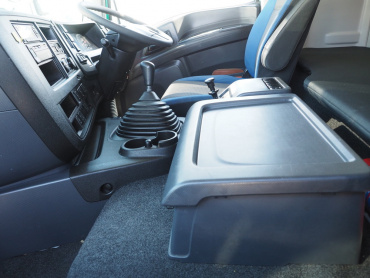 いすゞ ギガ ウイング車 大型 QKG-CYJ77B 年式 H28 [写真29]