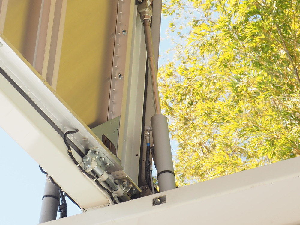 いすゞ ギガ ウイング車 大型 QKG-CYJ77A 年式 H27[写真15]