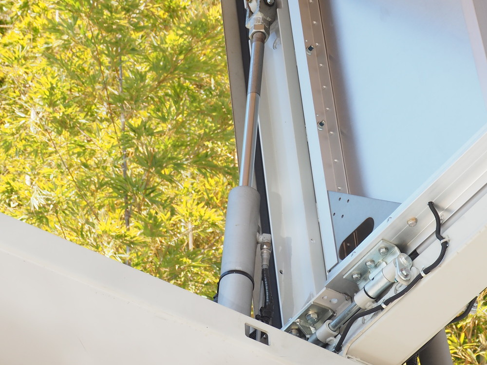 いすゞ ギガ ウイング車 大型 QKG-CYJ77A 年式 H27[写真12]