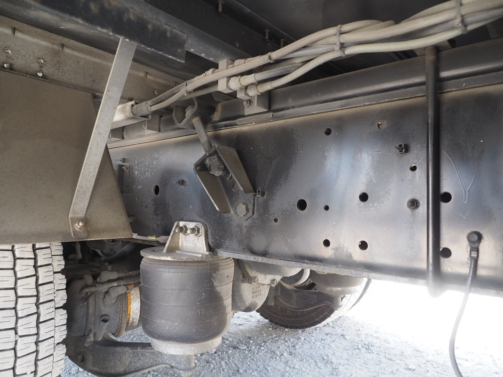 いすゞ ギガ ウイング車 大型 QKG-CYJ77A 年式 H27[写真46]