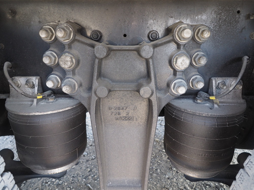 いすゞ ギガ ウイング車 大型 QKG-CYJ77A 年式 H27[写真48]