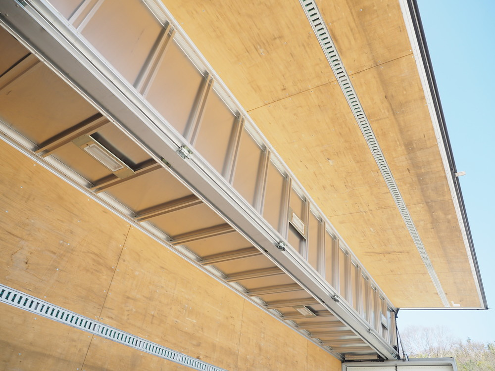 いすゞ ギガ ウイング車 大型 QKG-CYJ77A 年式 H27[写真24]