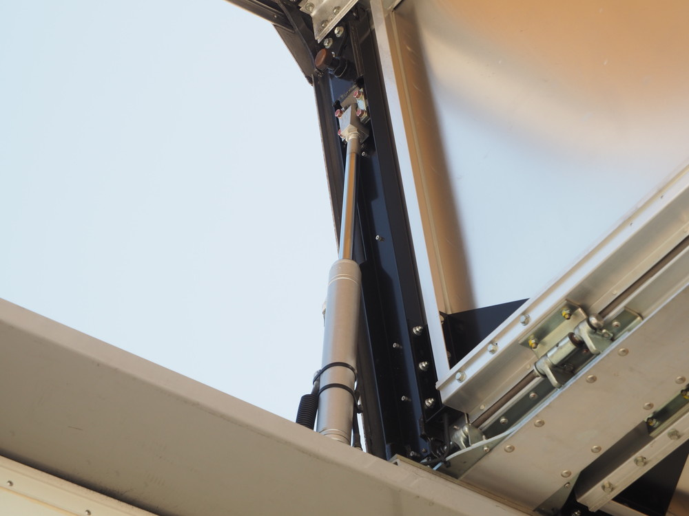 いすゞ ギガ ウイング車 大型 QKG-CYJ77A 年式 H27[写真16]