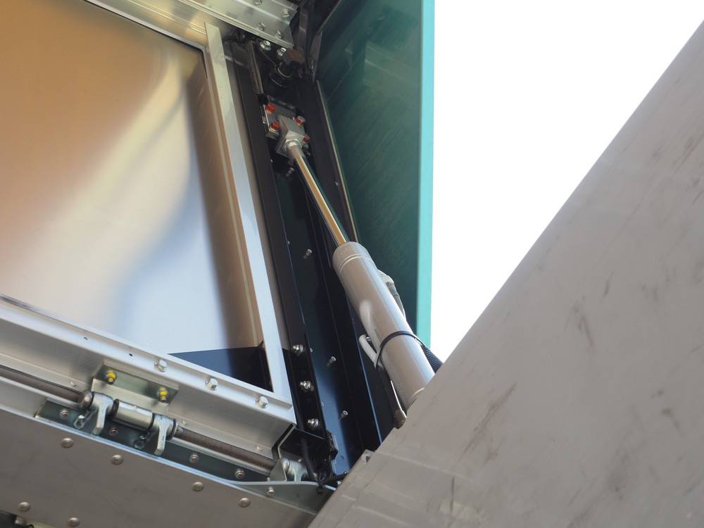 いすゞ ギガ ウイング車 大型 QKG-CYJ77A 年式 H27[写真15]