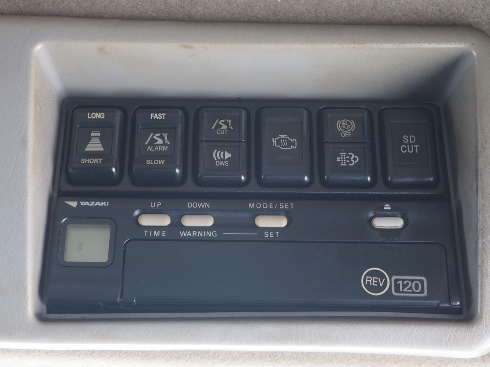 いすゞ ギガ ウイング車 大型 QKG-CYJ77A 年式 H27[写真39]