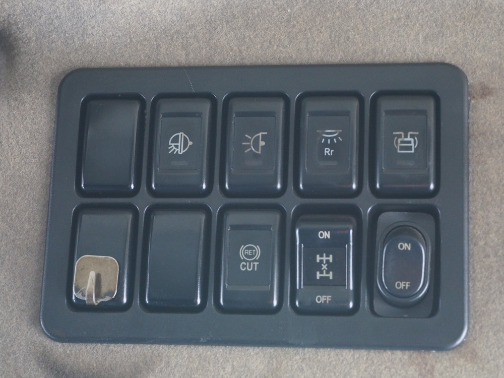 いすゞ ギガ ウイング車 大型 QKG-CYJ77A 年式 H27[写真38]