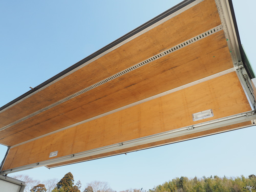 いすゞ ギガ ウイング車 大型 PDG-CYJ77W8A 年式 H21[写真22]