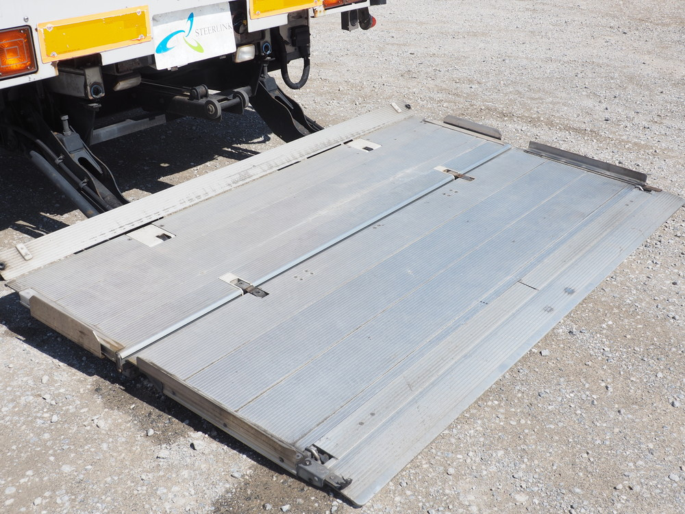 いすゞ ギガ ウイング車 大型 PDG-CYJ77W8A 年式 H21[写真32]