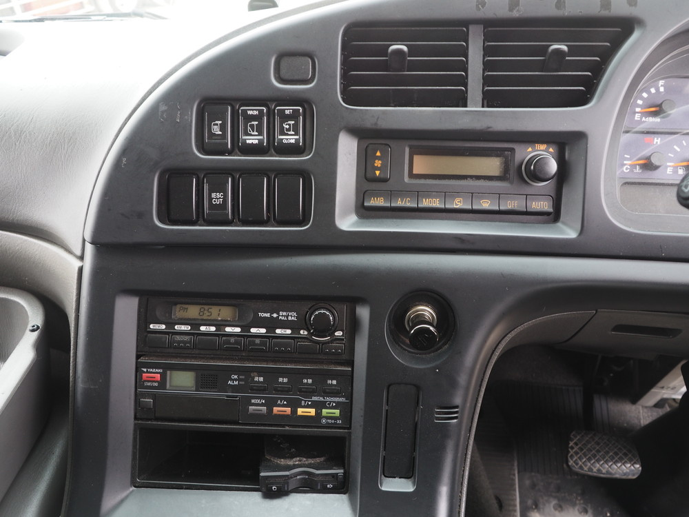 いすゞ ギガ ウイング車 大型 QKG-CYJ77A 年式 H27[写真34]