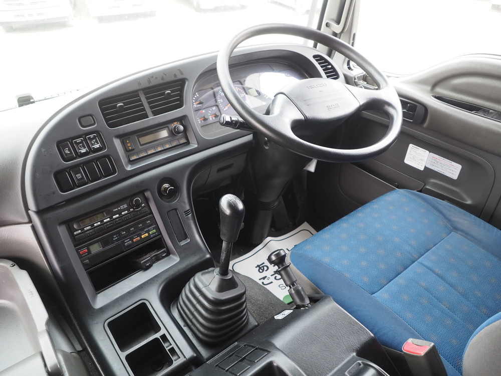 いすゞ ギガ ウイング車 大型 QKG-CYJ77A 年式 H27[写真32]