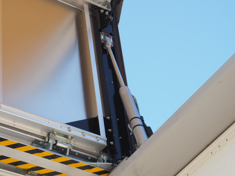 いすゞ ギガ ウイング車 大型 QKG-CYJ77A 年式 H27[写真21]