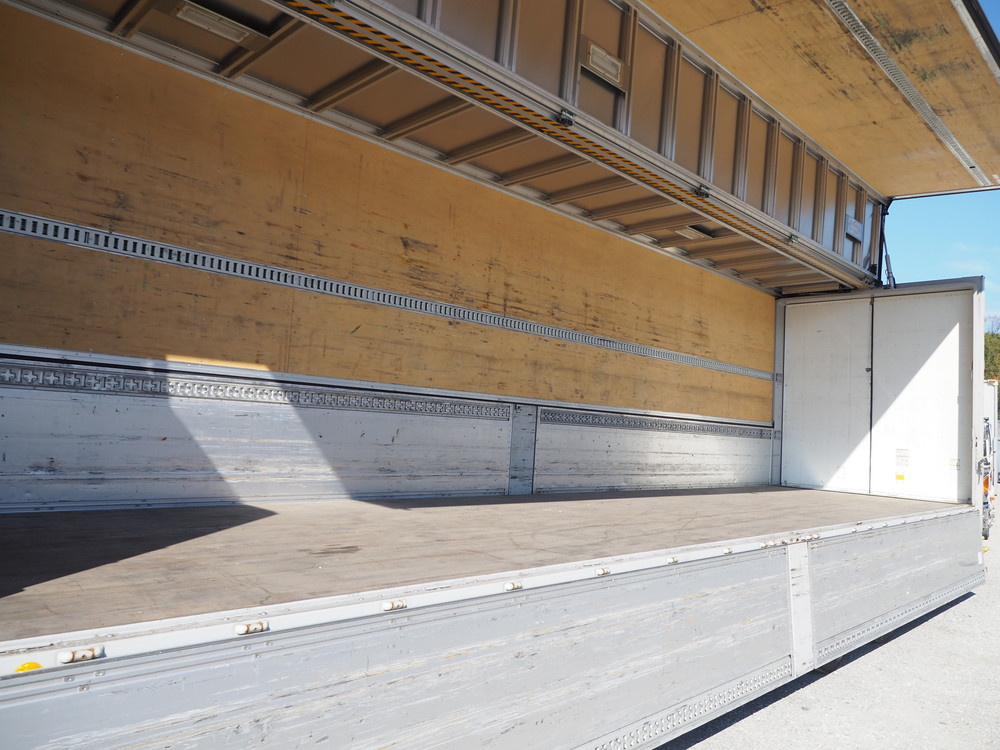 いすゞ ギガ ウイング車 大型 QKG-CYJ77A 年式 H27[写真23]