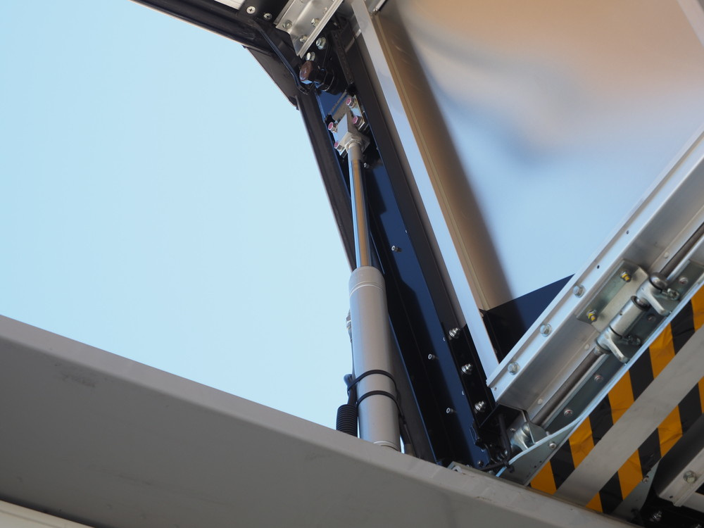 いすゞ ギガ ウイング車 大型 QKG-CYJ77A 年式 H27[写真16]