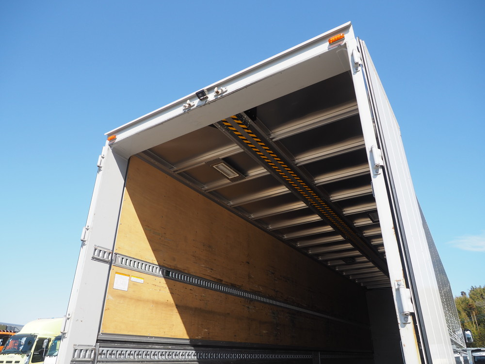 いすゞ ギガ ウイング車 大型 QKG-CYJ77A 年式 H27[写真28]