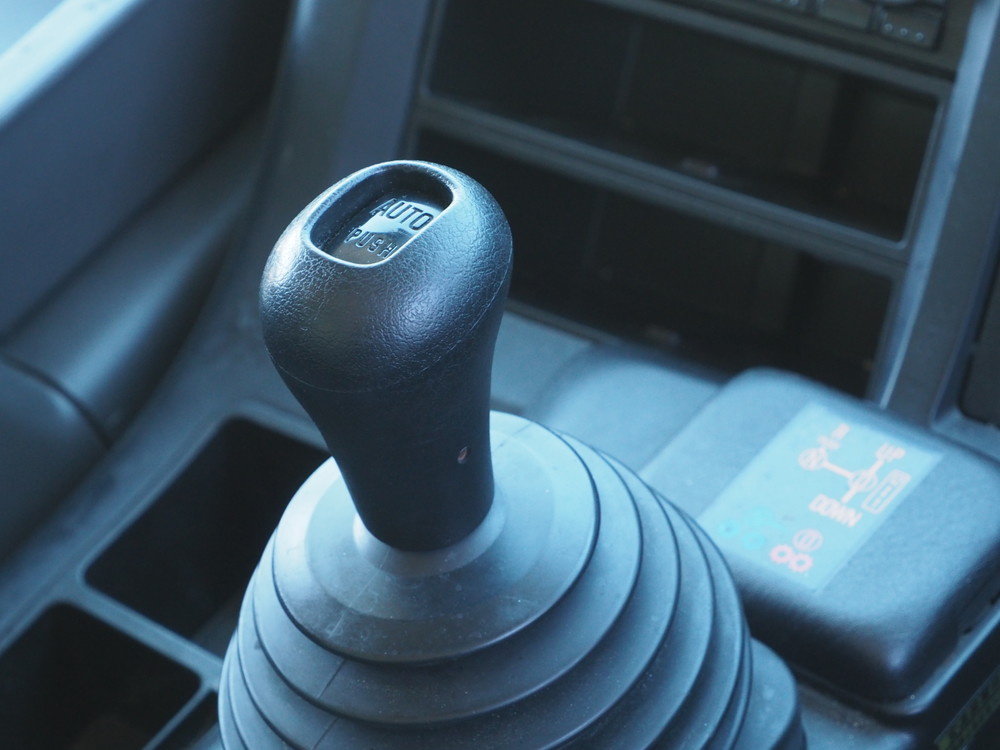 いすゞ ギガ ウイング車 大型 QKG-CYJ77A 年式 H27[写真35]