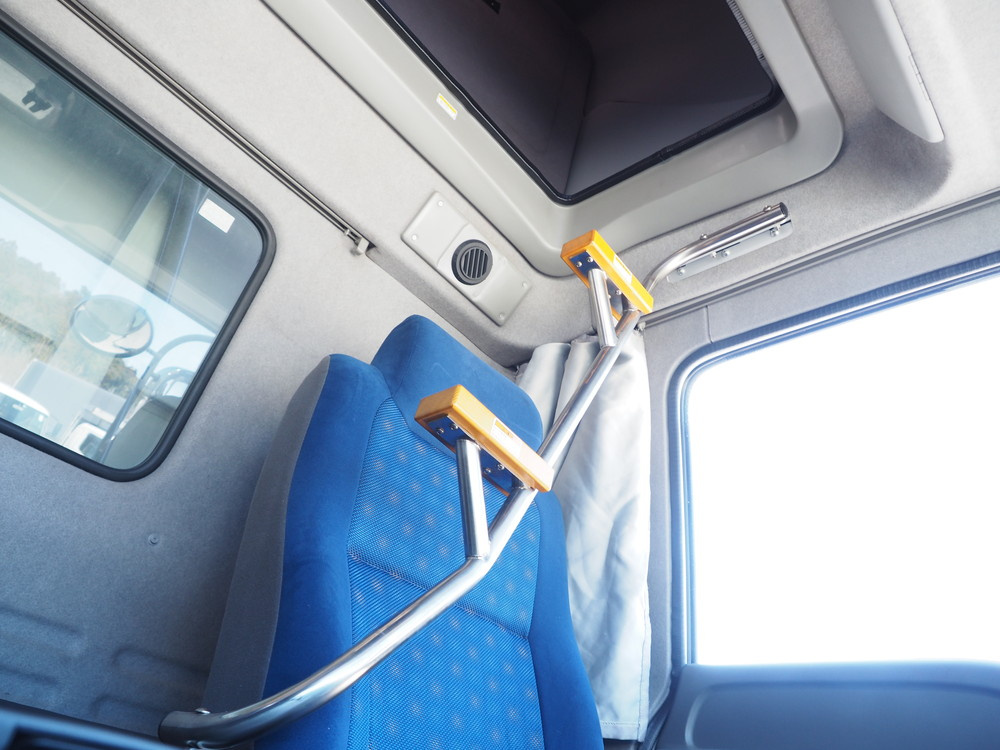 いすゞ ギガ ウイング車 大型 QKG-CYJ77A 年式 H27[写真45]