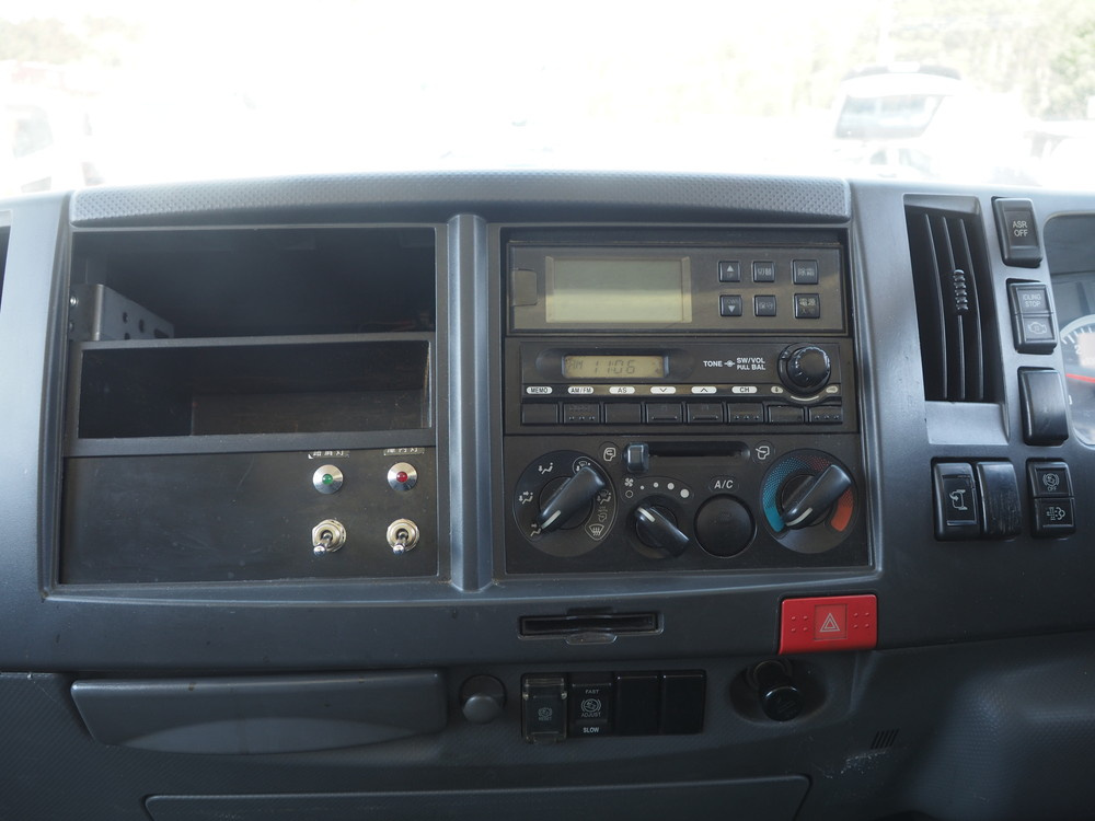 いすゞ エルフ 冷凍バン 小型 TKG-NPR85AN 年式 H24[写真28]