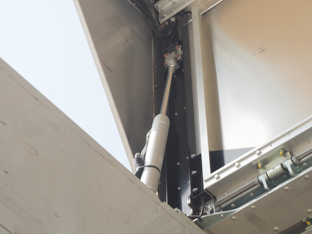 いすゞ ギガ ウイング車 大型 QKG-CYJ77A 年式 H27[写真19]