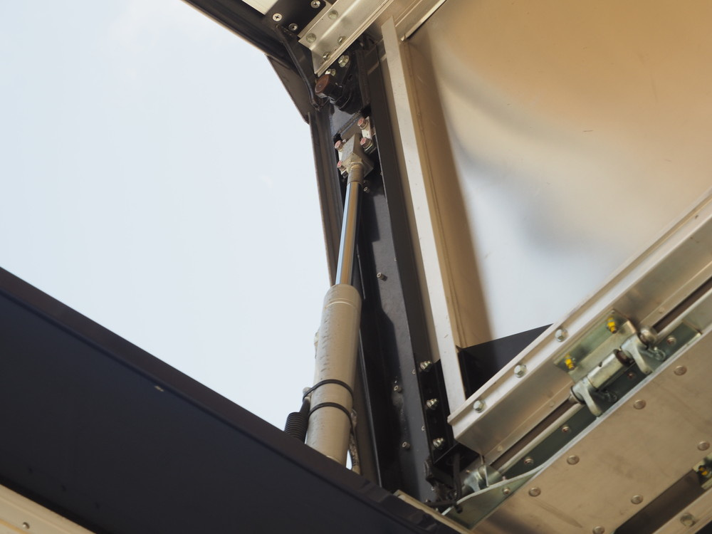 いすゞ ギガ ウイング車 大型 QKG-CYJ77A 年式 H27[写真15]