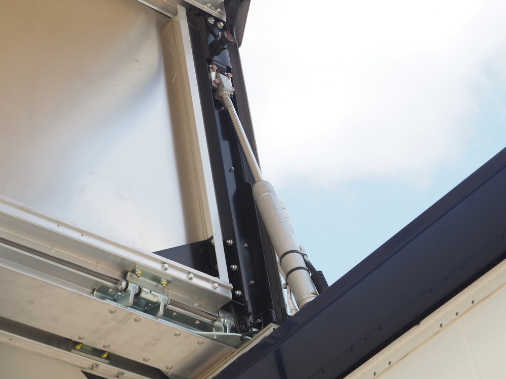 いすゞ ギガ ウイング車 大型 QKG-CYJ77A 年式 H27[写真20]