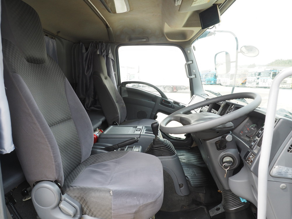 いすゞ フォワード ウイング車 中型 TKG-FRR90T2 年式 H27[写真37]