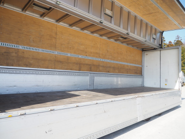 いすゞ ギガ ウイング車 大型 QKG-CYJ77A 年式 H27 [写真23]