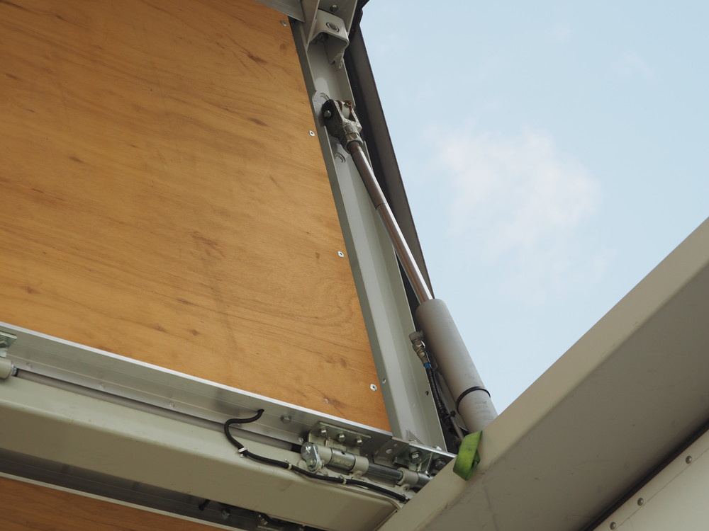 いすゞ ギガ ウイング車 大型 QKG-CYJ77A 年式 H27[写真18]