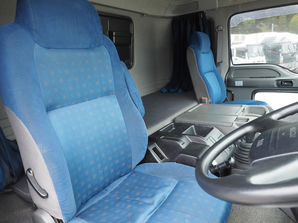 いすゞ ギガ ウイング車 大型 QKG-CYJ77A 年式 H27[写真32]