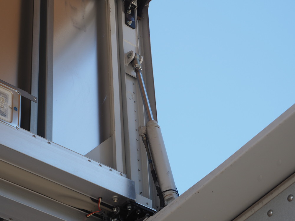 日野 グランドプロフィア ウイング車 大型 BKG-FW1EXYG 年式 H22[写真20]