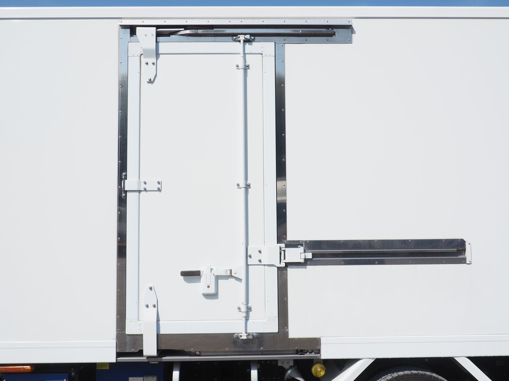 いすゞ エルフ 冷凍バン 小型 TPG-NMR85AN 年式 H27[写真17]