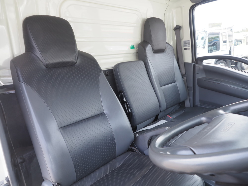 いすゞ エルフ バン車 小型 TKG-NLR85AN 年式 H25[写真19]